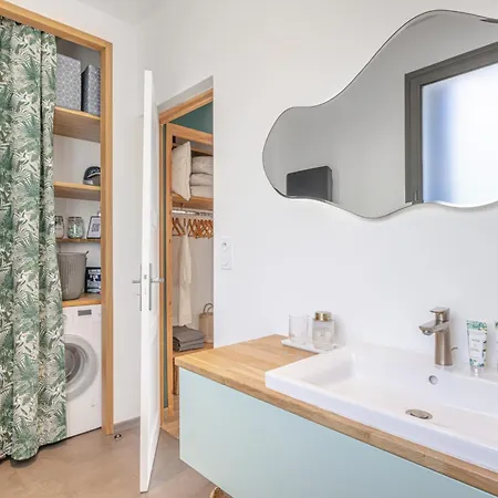 Vue Avec Piscine Privee Pour 4 A 6 Personnes Wifi Saint Aygulf